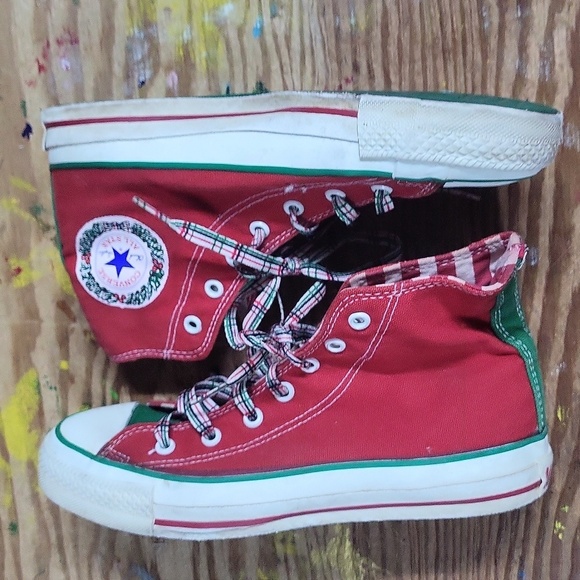 Converse All Stars Christmas Holiday High tops 5 mens equal 7 women - Picture 1 of 7